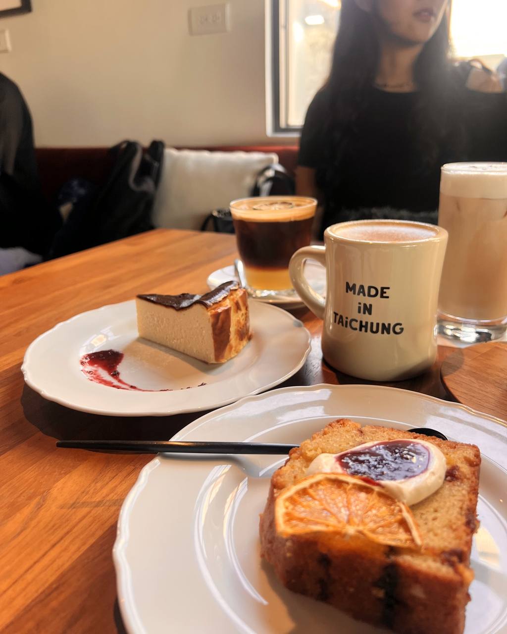 做咖啡 hecho cafe & wine image 1
